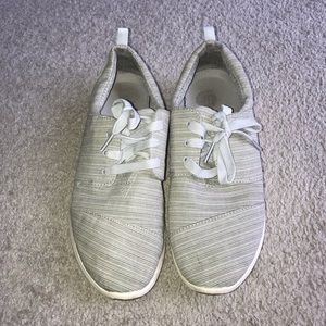 TOMS Sneakers
